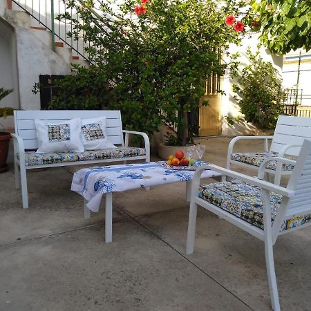 Casale Hibiscus Villa Santa Maria Del Focallo Exteriör bild